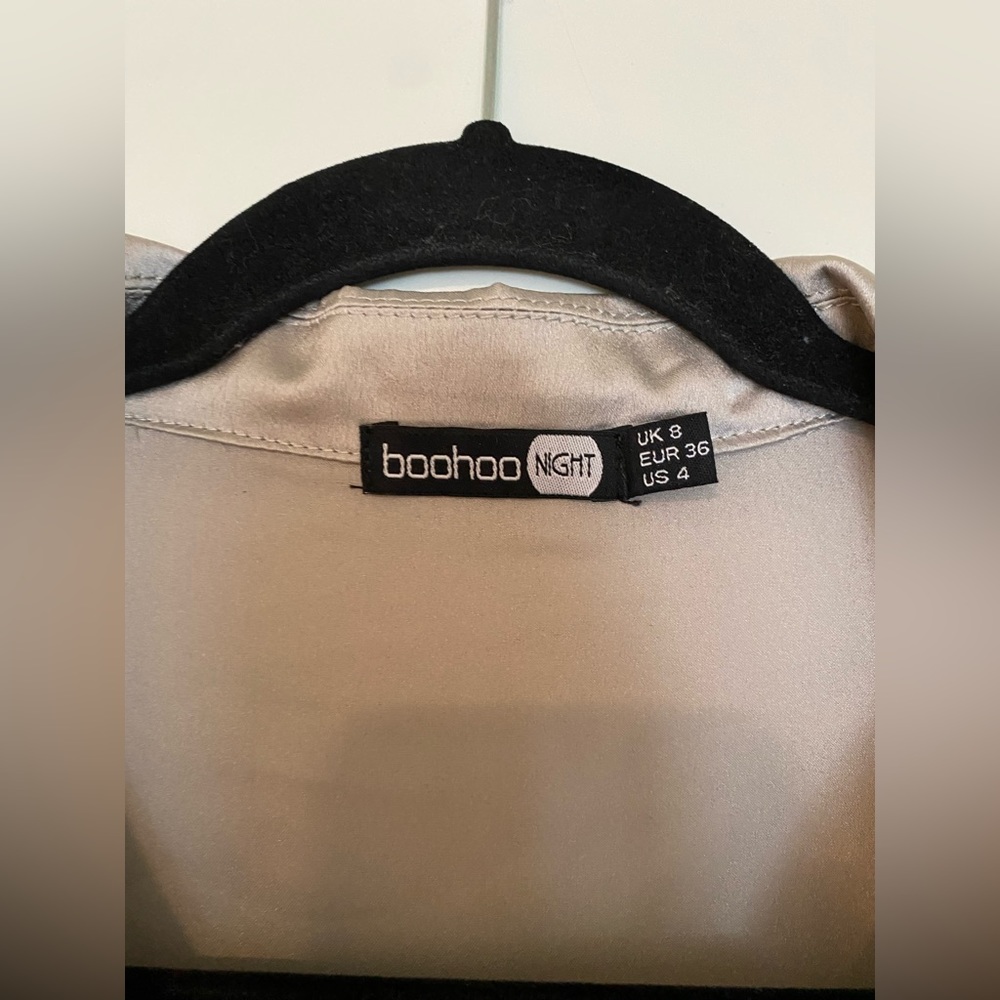 Boohoo Grey Silk Mini Belted Dress - Picture 4 of 5